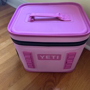 YETI Hopper Flip